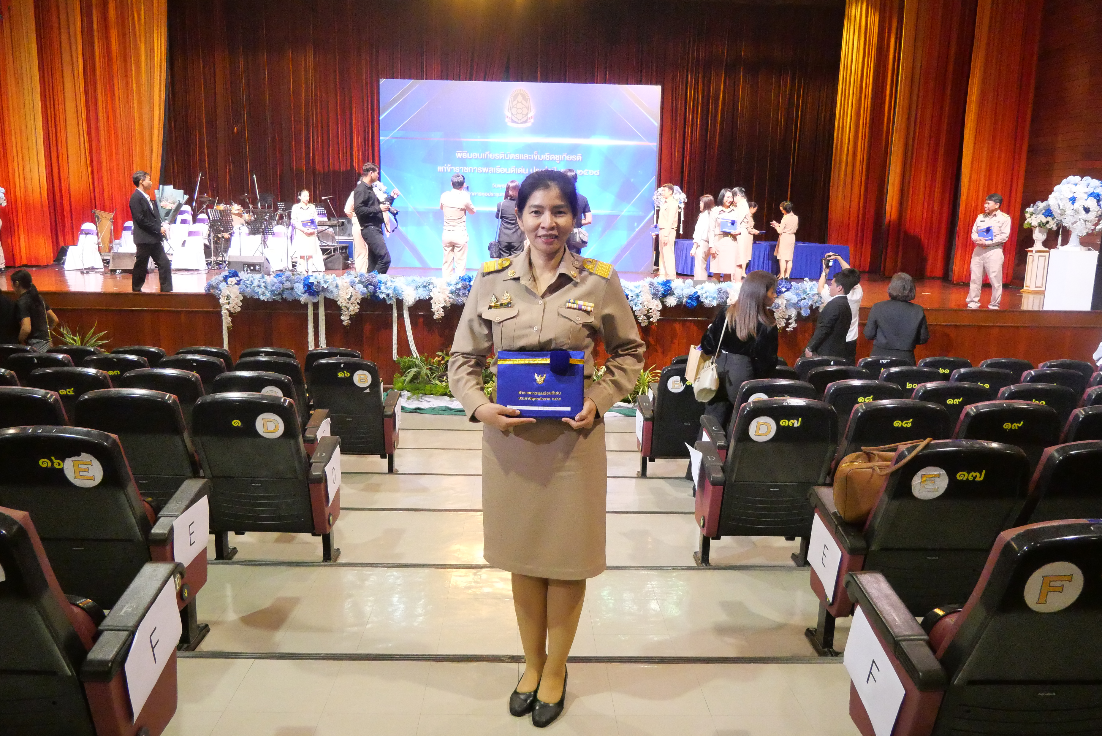 title - ขอแสดงความยินดีแก่ ข้าราชการ ส.ป.ก. เข้ารับมอบเกียรติบัตร ในพิธีมอบเกียรติบัตรและเข็มเชิดชูเกียรติแก่ข้าราชการพลเรือนดีเด่น ประจำปี พ.ศ. 2568 เนื่องในวันข้าราชการพลเรือนประจำปี พ.ศ. 2569 